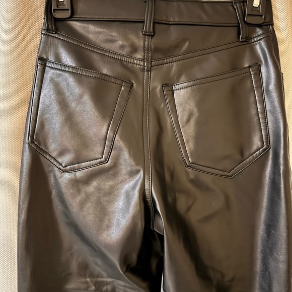 Abercrombie & Fitch Vegan Leather 90s Straight Ultra High-Rise Pants 25 0 Short - Picture 4 of 4